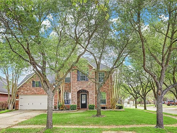 2nd image of 202 Riverway Bluff Ln