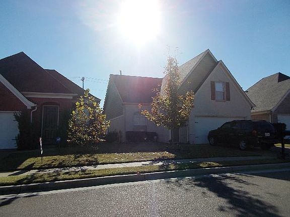 2nd image of 886 Tamarind Ln