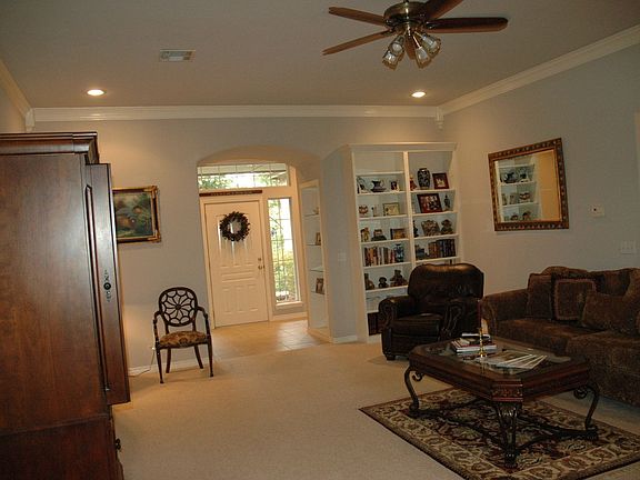 LIVING AREA WITH BUILT-INS