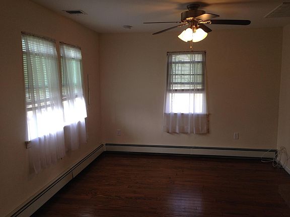 4th image of 21 Roberta St