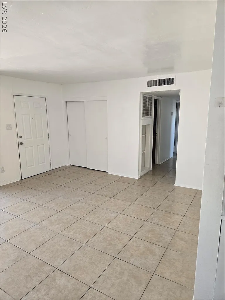 2 bed, 2.0 bath, 3336 sqft, $1,250 — Photo 4