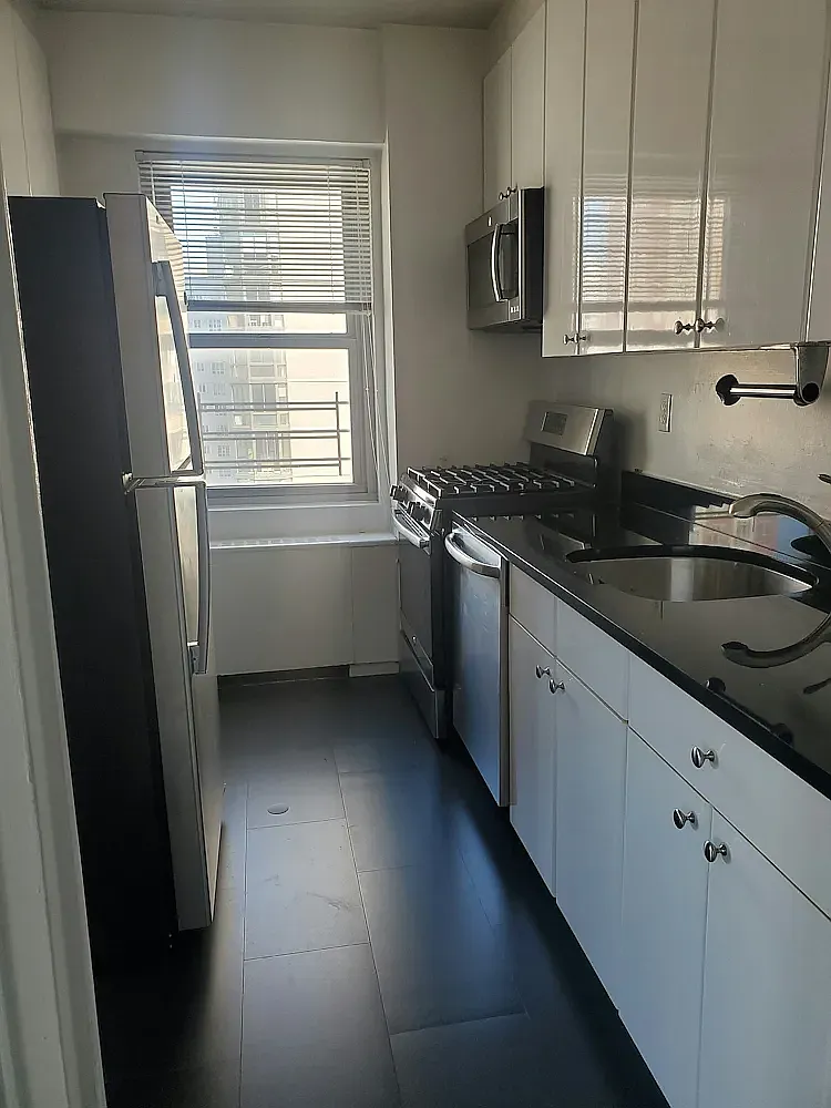 200 East 64th Street — Photo 1
