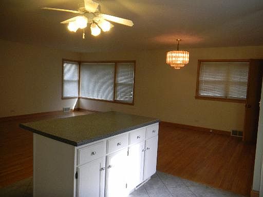 4th image of 7626 N Keeler Ave