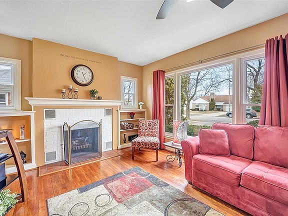 2nd image of 133 Village St