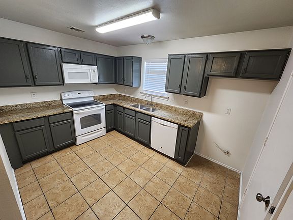 4th image of 2750 Sunset Strip Ave