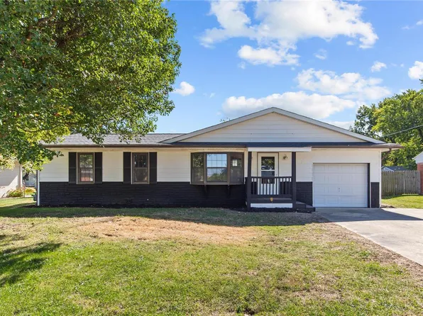 211 Virginia St, Brighton, IL 62012