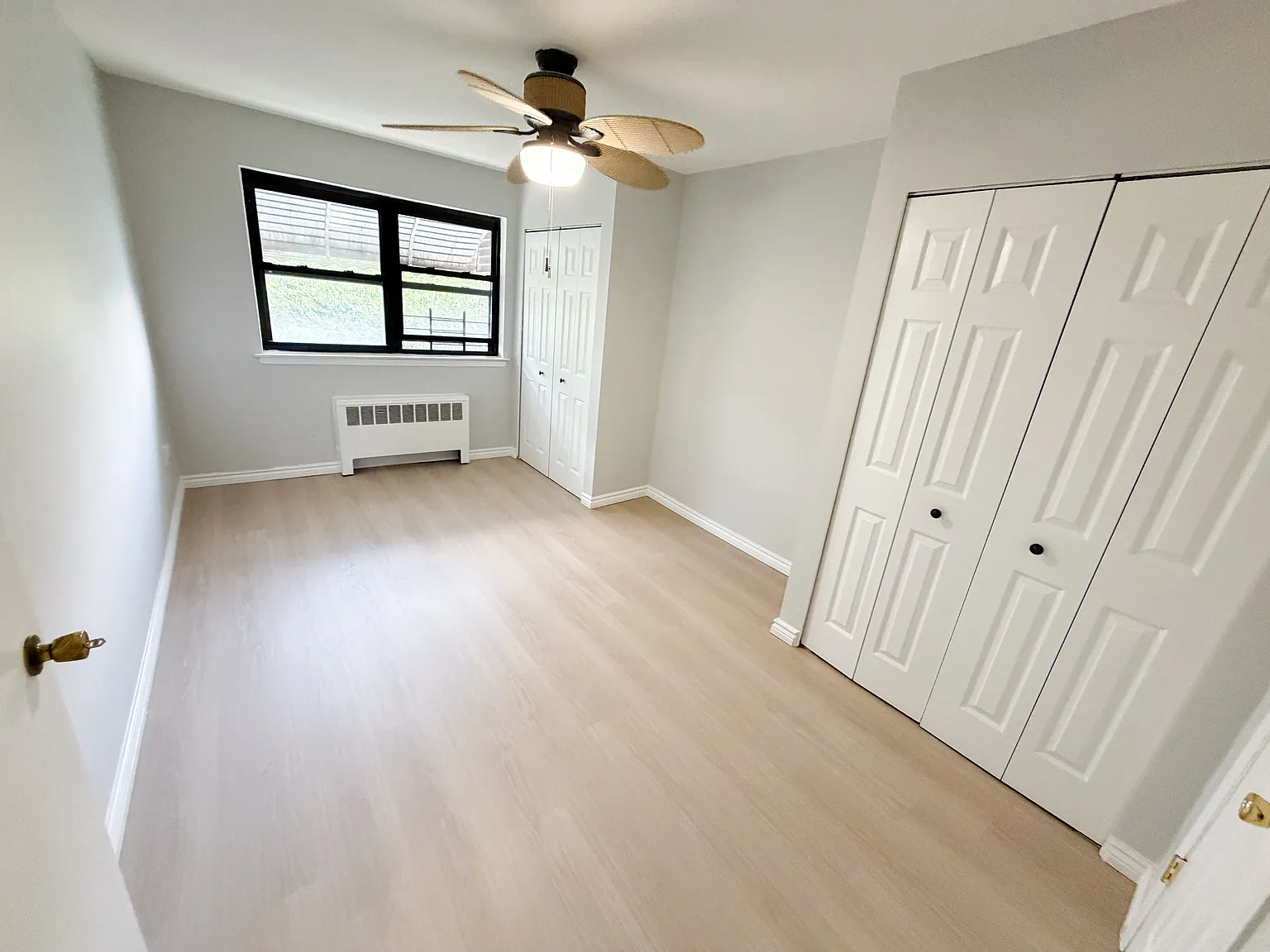 452 Saint Lawrence Avenue — Photo 4