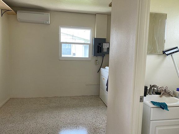3rd image of 537 La Gorce Dr