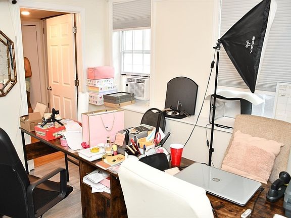 3rd image of 619 Union St