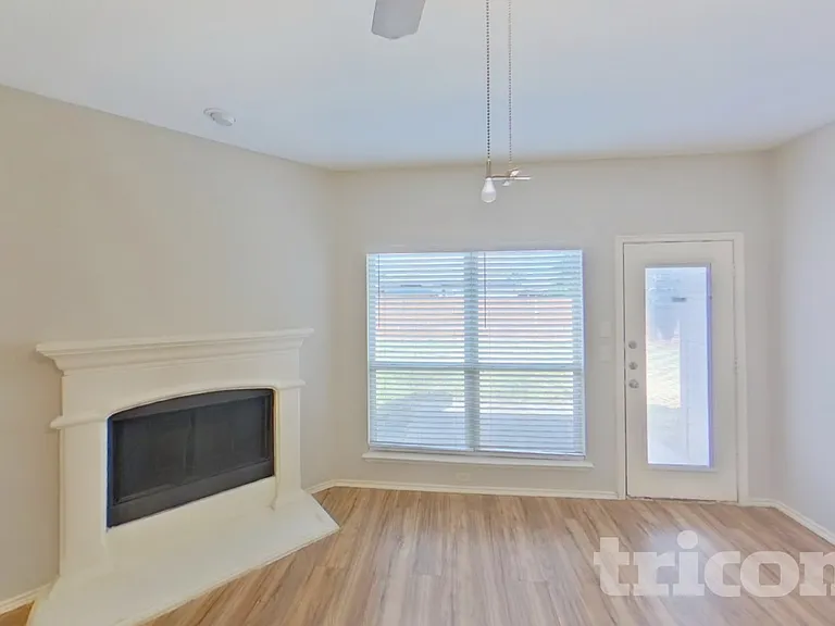 1216 Alder Tree Ln — Photo 2