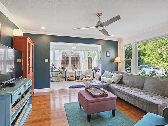 4th image of 3713 Paris Ave