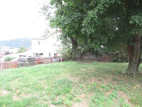 4th image of 218 Luella Ave