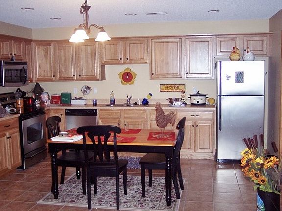 2nd image of 476 Lezlie Dr APT 3