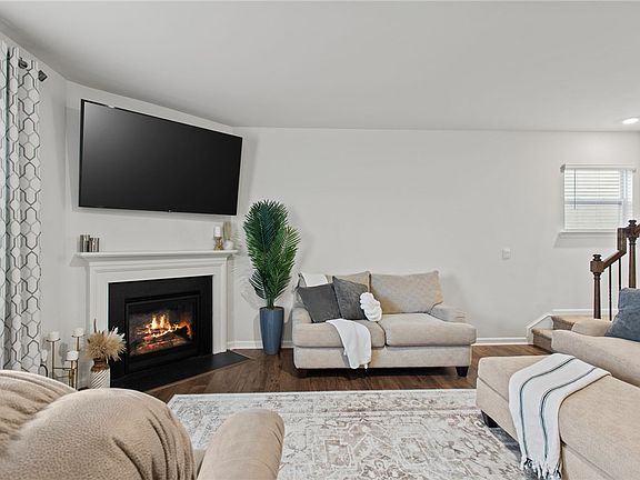 5th image of 107 Slateford Cir
