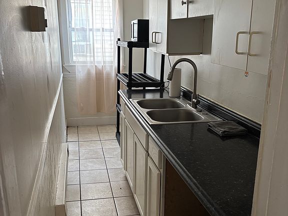 3rd image of 71 Maywood St APT 2