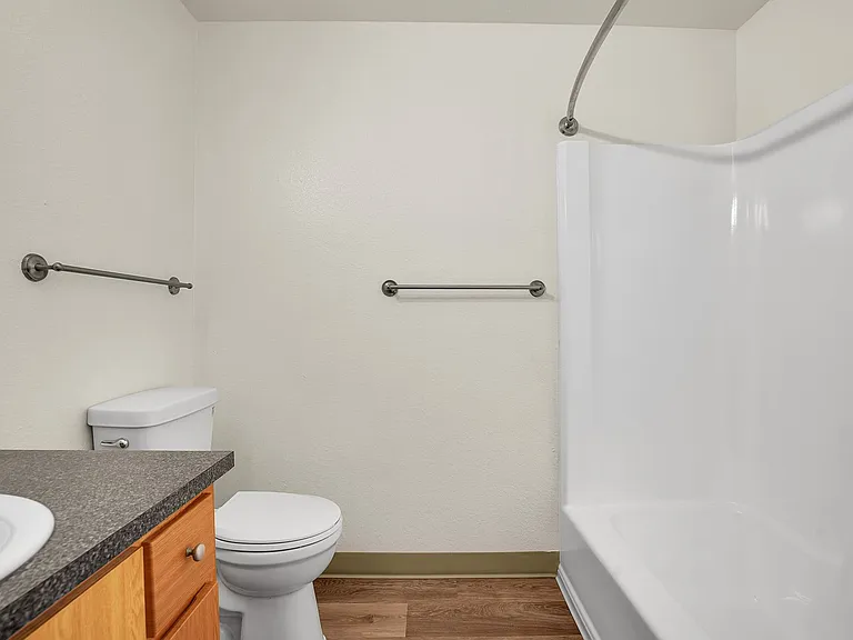 Carlton Square Apartments — Photo 30