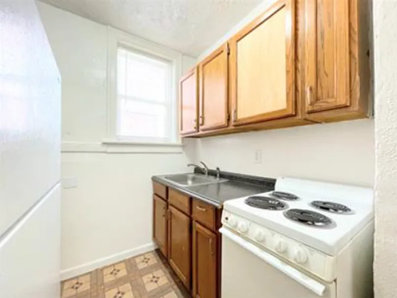 Studio, 1.0 bath, 550 sqft, $700 — Photo 4