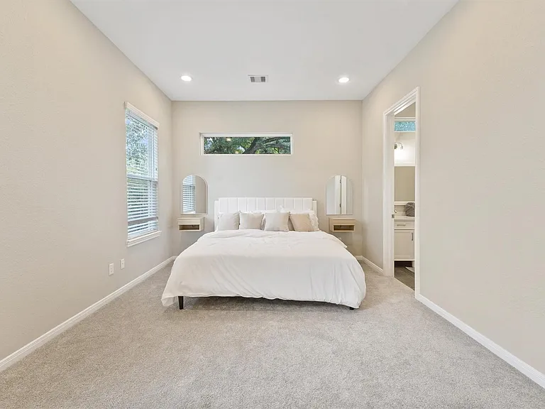 5620 Madison St — Photo 9
