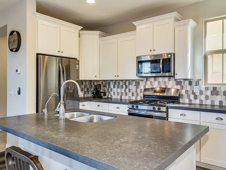 1942 S Sycamore Pl — Photo 3