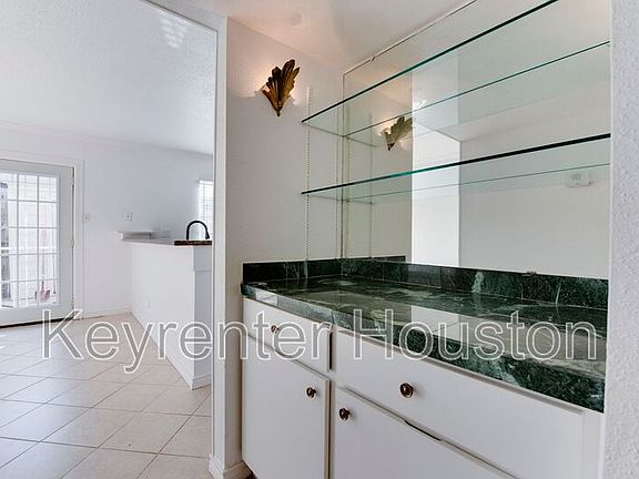 4th image of 3901 Woodchase Dr Unit 35