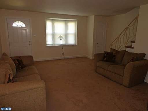 3rd image of 2840 Devereaux Ave