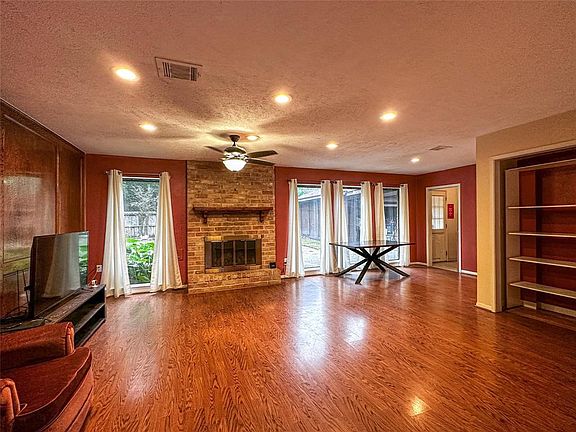 3rd image of 2107 Poplar Park Drive