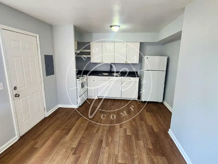 2217 Hickory St — Photo 4