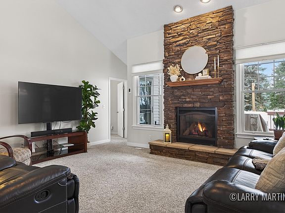 5th image of 2292 Palm Dale Dr SW