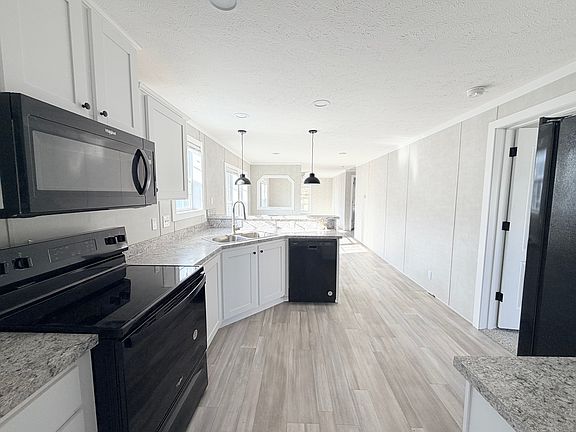 4th image of 4000 E 134th Street Vlg #1017