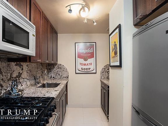 4th image of 106 Central Park S APT 8B