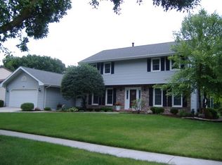 910 S Raven Rd, Shorewood, IL 60404