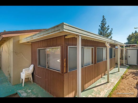 3rd image of 105 Foxdale Pl