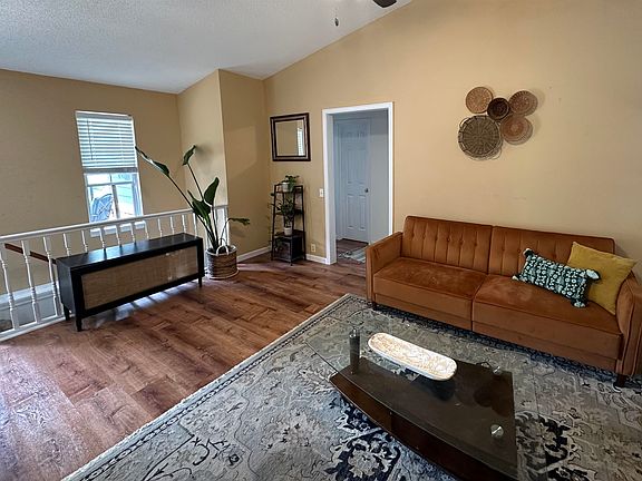5th image of 3129 N Applewood Dr