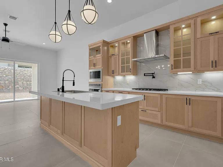 12825 Middlesbrough Ave — Photo 24
