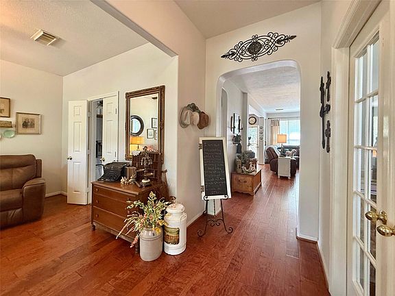 5th image of 176 S Hollylaurel Cir