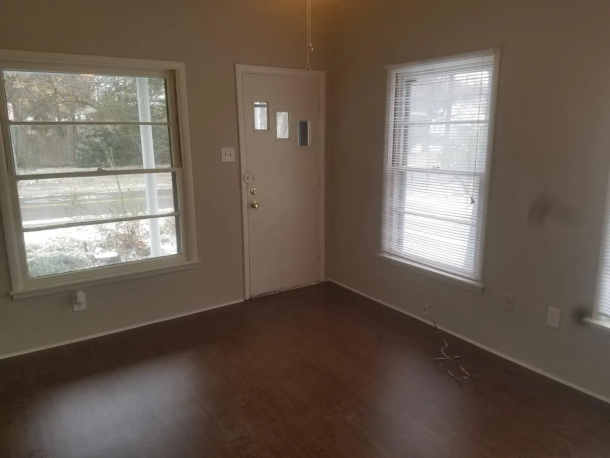 2 bed, 950 sqft, $1,350 — Photo 3