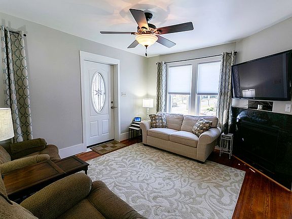 1st floor Living Room 