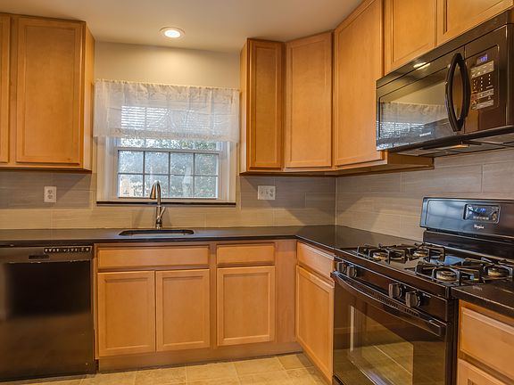 3rd image of 6216 Paddington Ln