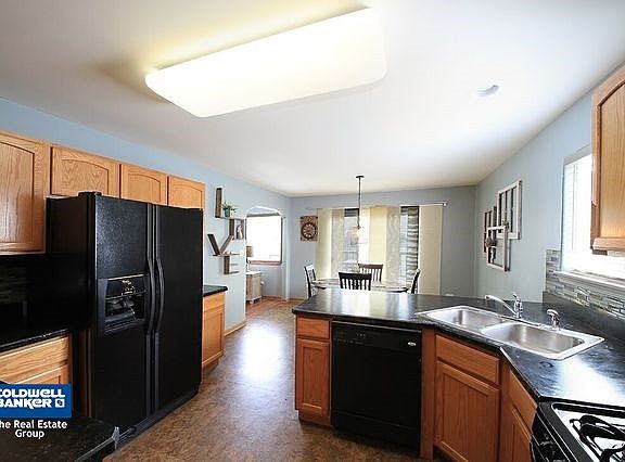 4th image of 729 Blackhawk Dr