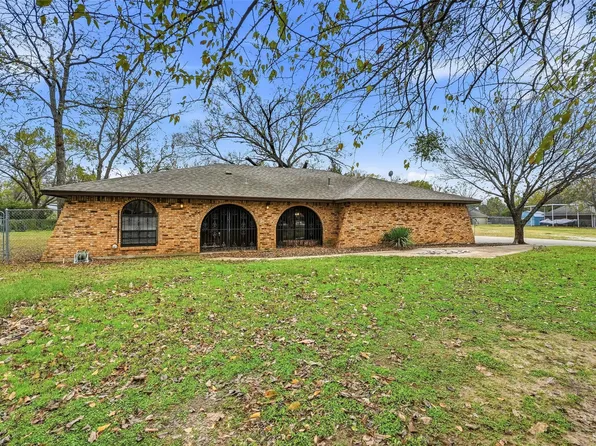 809 Nadine Ln, Grand Prairie, TX 75052