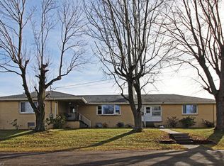 181 Collins Dr, Follansbee, WV 26037