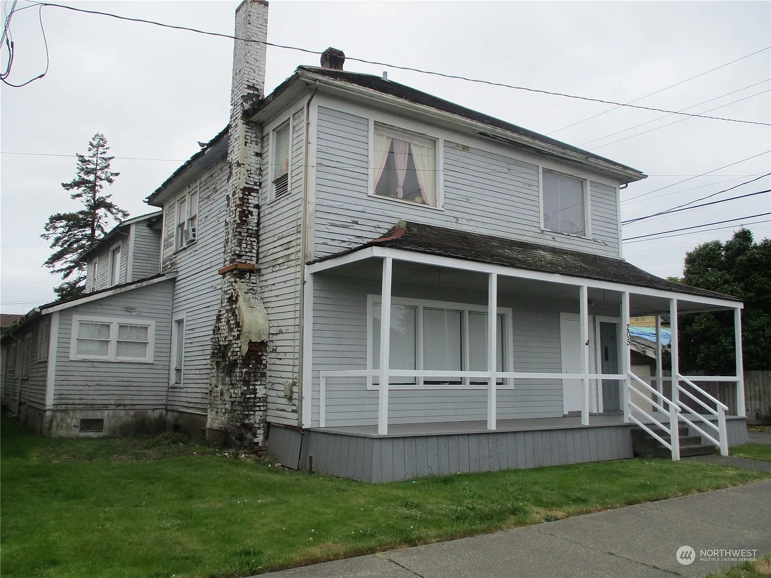 205 N L Street photo 1