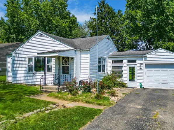 987 Country Club Dr, Zanesville, OH 43701