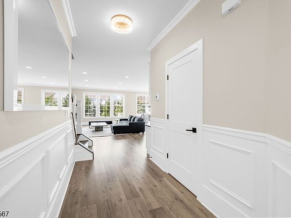 5th image of 6 Hickory Ct
