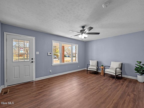 5th image of 105 Woodrose Avenue