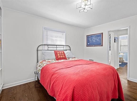 4th image of 434 E 73rd St