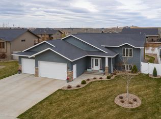 2346 5th St W, Dickinson, ND 58601