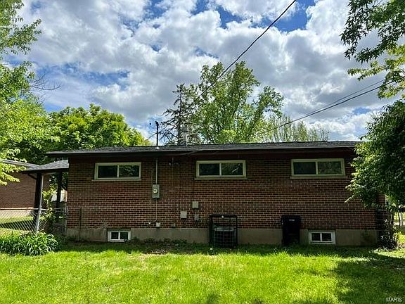 2nd image of 1075 Grenoble Ln