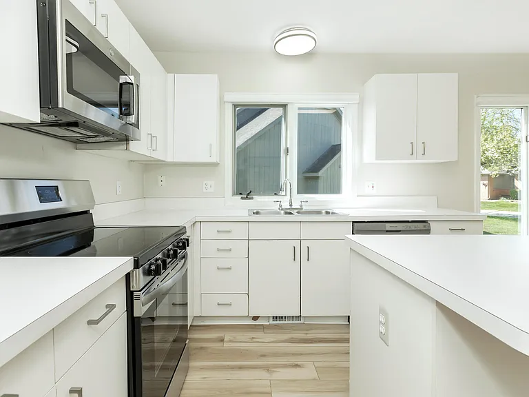 37743 Avon Ln — Photo 12