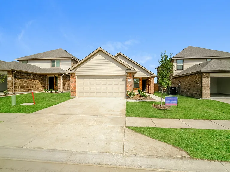 1506 Matthew Dr — Photo 1